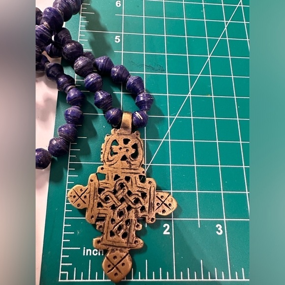 AKOLA NECKLACE HANDMADE RICE PAPER BEADS COBALT BLUE BRASS TONE MALTESE CROSS - Picture 9 of 16